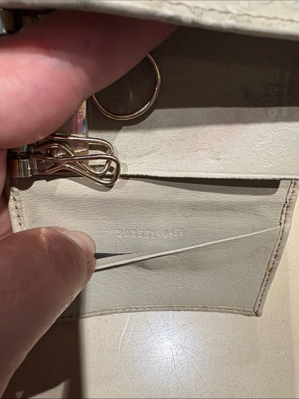 GUCCI Guccissima beige cream leather key holder